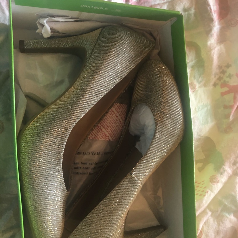 Gorgeous gold glitter heels